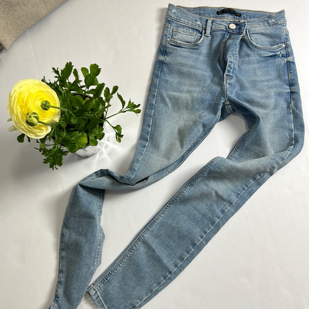 Women’s Zara jeans Embrace silhouettes